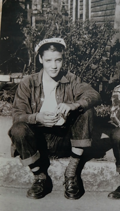 candid Elvis